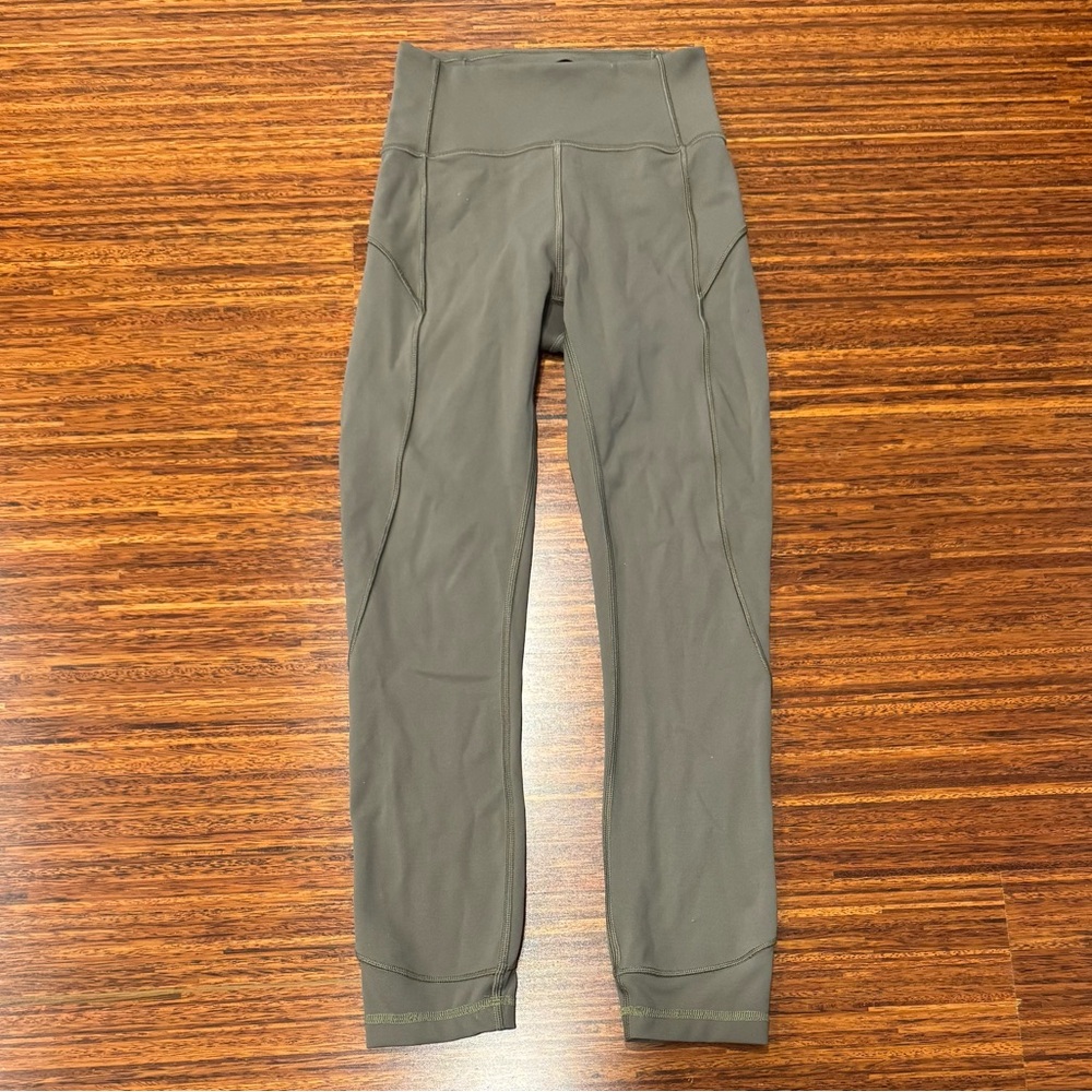 Lululemon In Movement 7/8 Tight
Everlux 25" Sage size 2 VGUC
